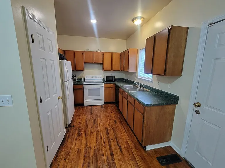 2069 Detroit Ave NW — Photo 8
