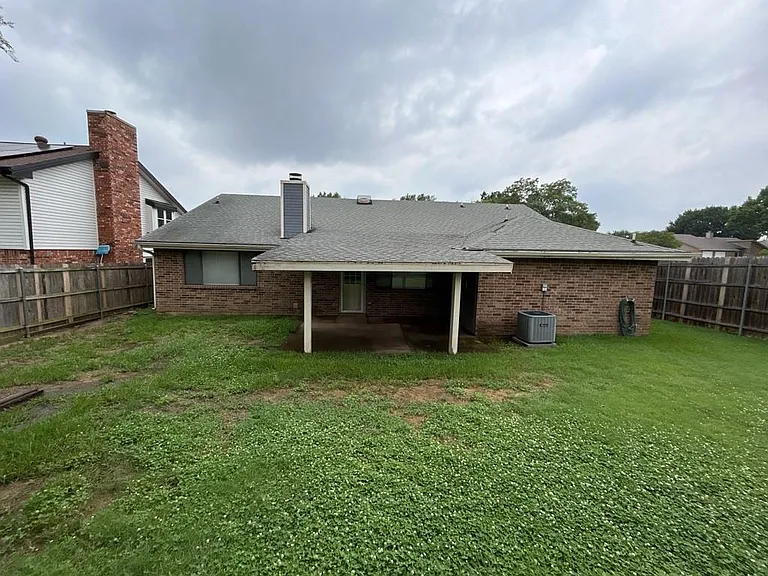 2412 Amber Hill Ln — Photo 37