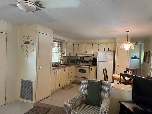 3rd image of 3213 Nauvoo Ct #223