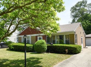 25 Indian Dr, Clarendon Hills, IL 60514