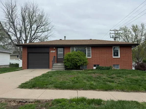 4210 S 49th St, Lincoln, NE 68506