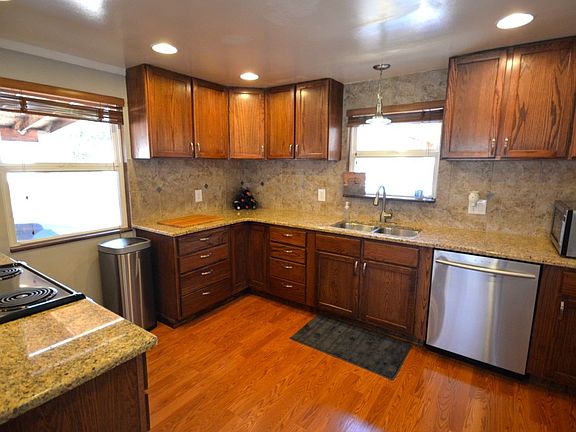 5th image of 1208 Cottonwood Dr