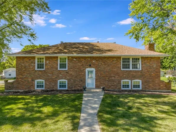 3044 S 53rd St, Kansas City, KS 66106