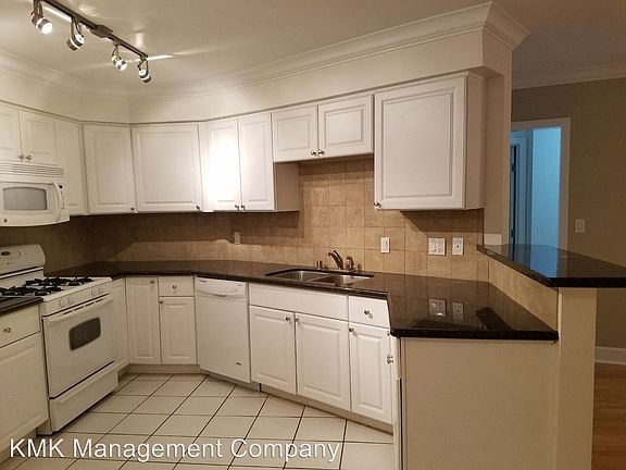 3rd image of 1827 Veteran Ave APT 04