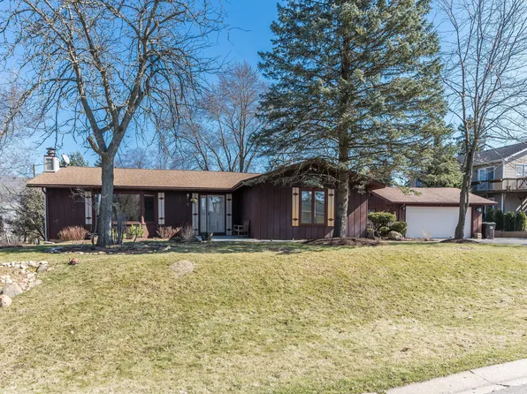 5 Echo Hill Rd, Oakwood Hills, IL 60013