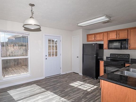 3rd image of 4008 Southern Trace Dr