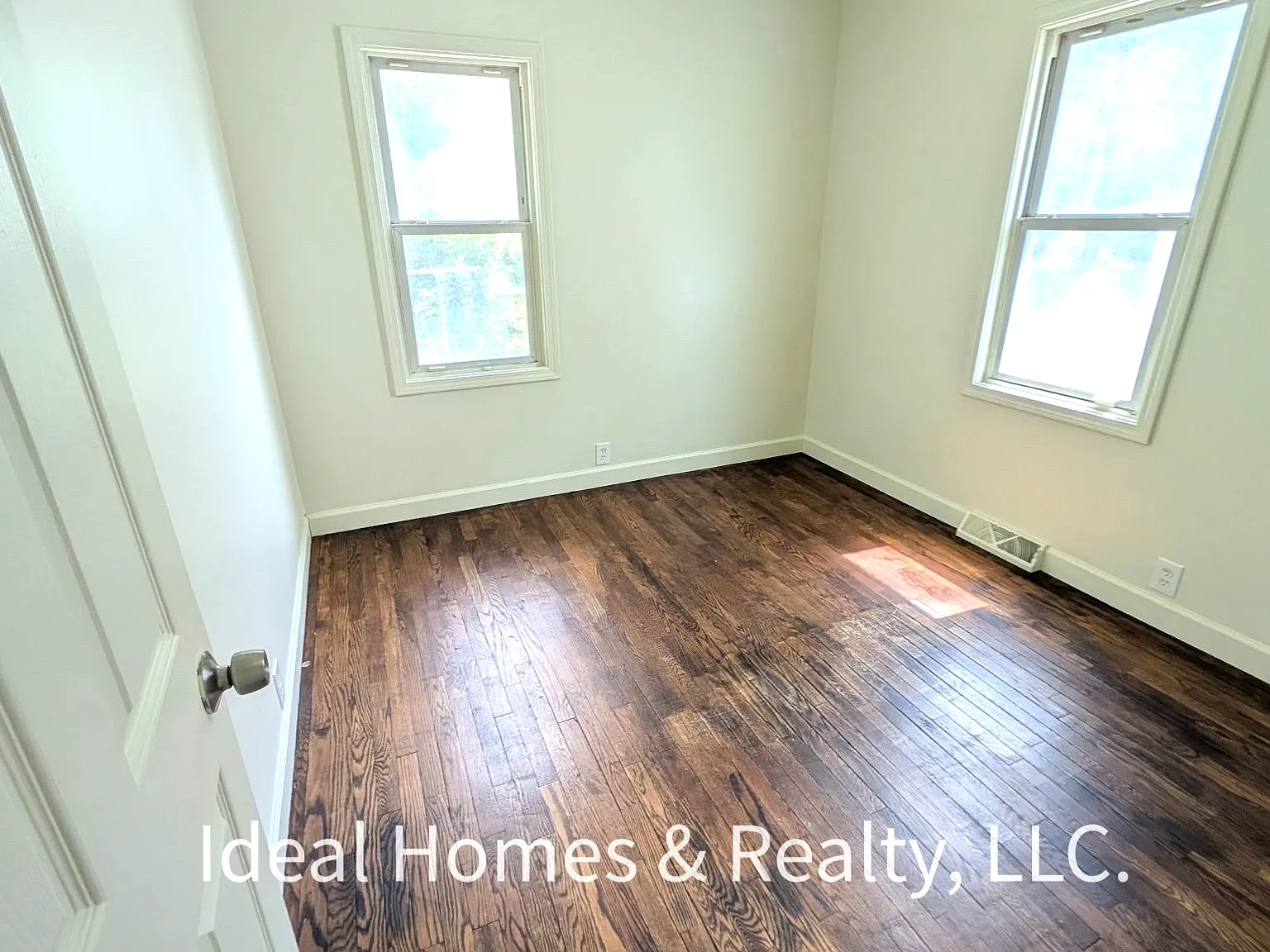 1123 Ida Avenue - 1 — Photo 4