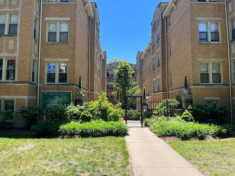 1357-67 W Greenleaf Ave — Photo 2