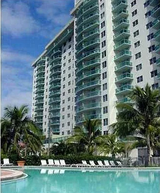 1 bed, 1.5 bath, 1000 sqft, $2,300 — Photo 1