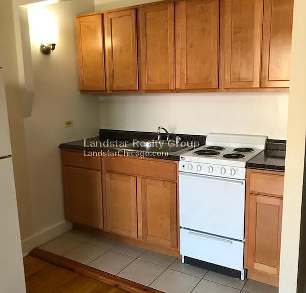 1023 Argyle Pl #223 — Photo 3