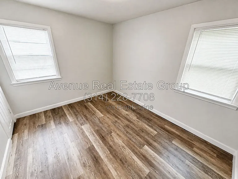 830 Loekes Dr — Photo 10