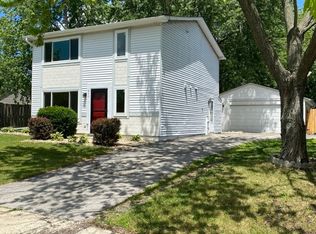 840 Camden Ln, Aurora, IL 60504