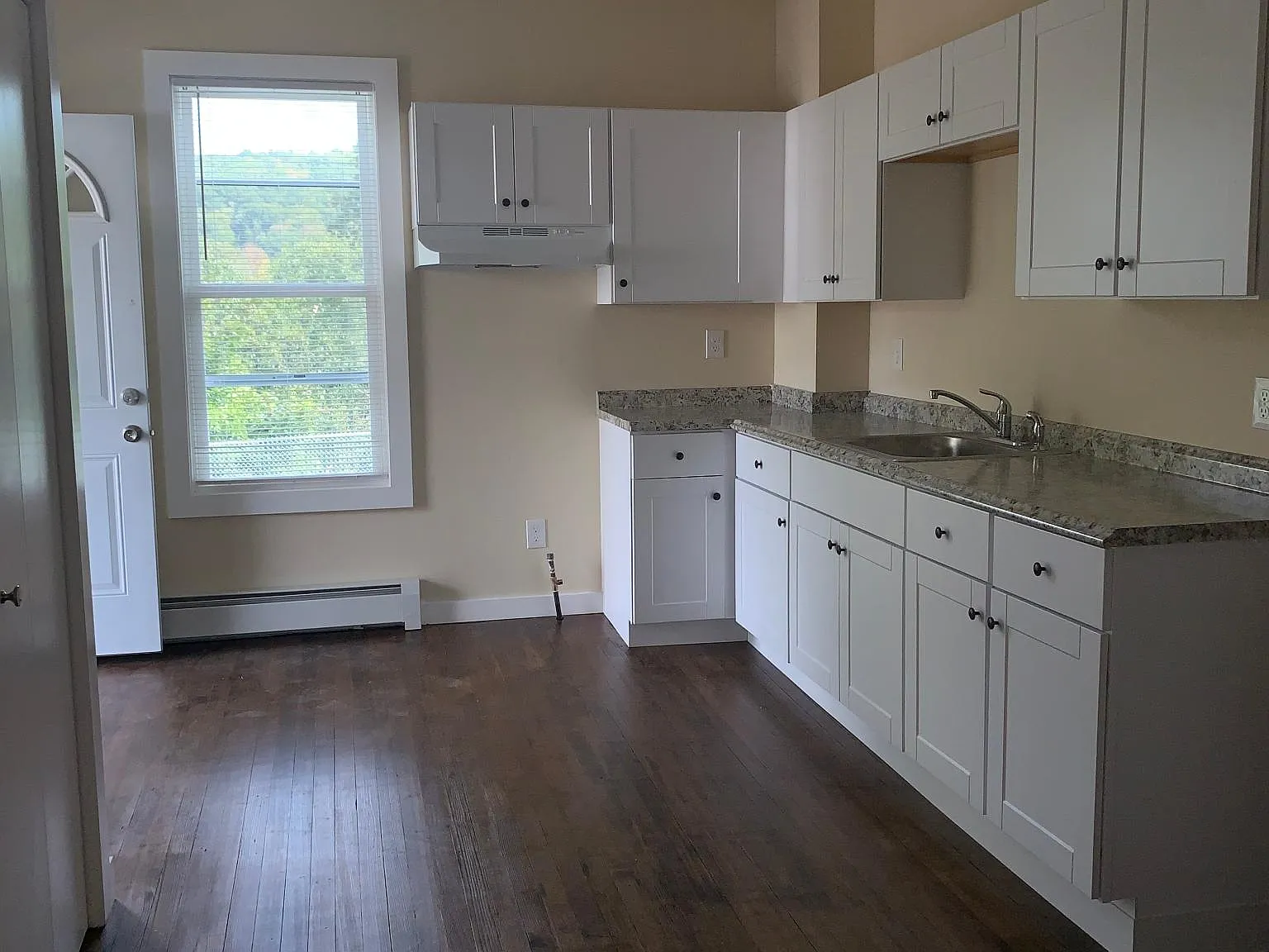 4 bed, 1.5 bath, 1215 sqft, $2,350 — Photo 1