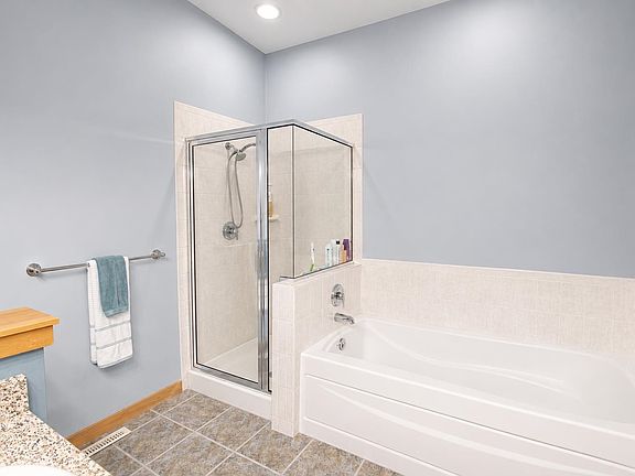 4th image of 533 W Main St APT 109