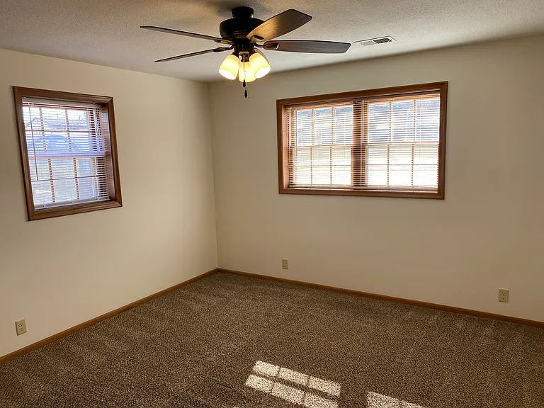KINGSWOOD APARTMENTS — Photo 32
