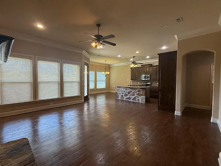 9804 Houston Dr — Photo 8