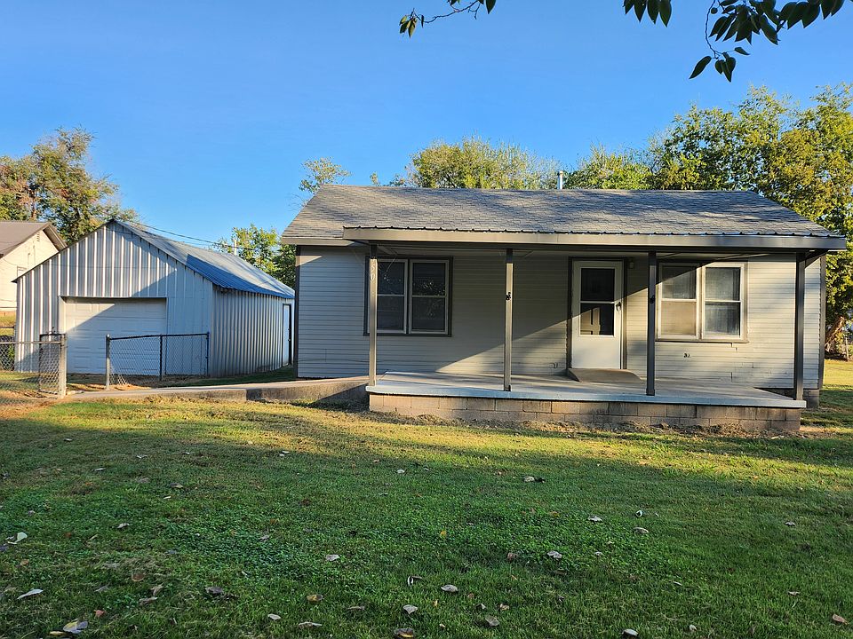 Front of house & garage