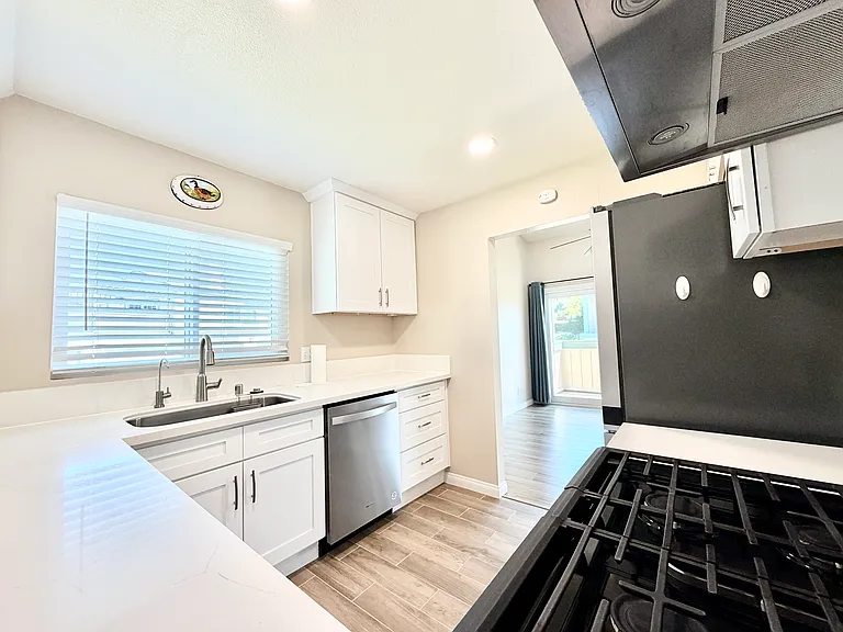 1114 Cleghorn Dr #E — Photo 6