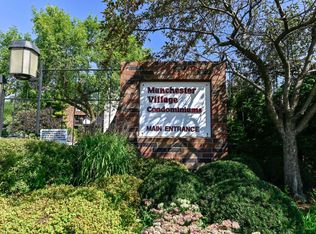 2130 W Good Hope Rd UNIT 12, Glendale, WI 53209