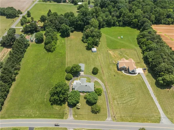 2025 W Main St, Yadkinville, NC 27055
