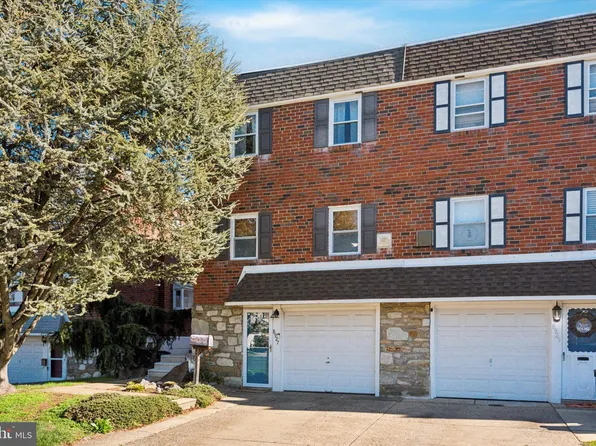 8927 Maxwell Pl, Philadelphia, PA 19152