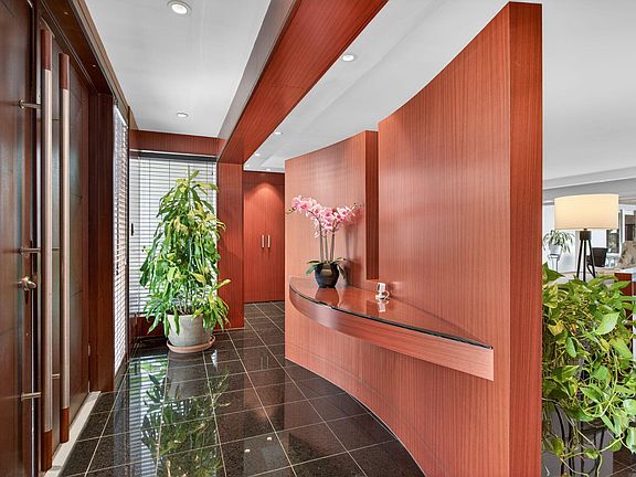 5th image of 1141 SE 9th Avenue