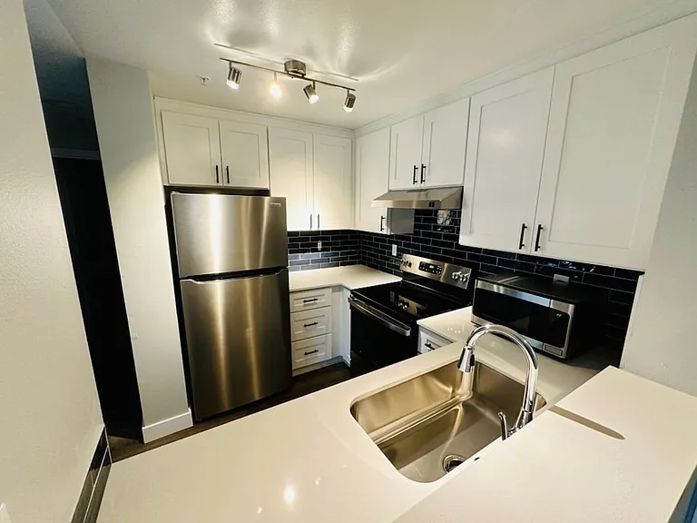 Interlake Apartments — Photo 5