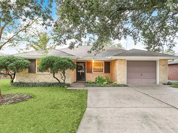 209 River Point Dr, Destrehan, LA 70047