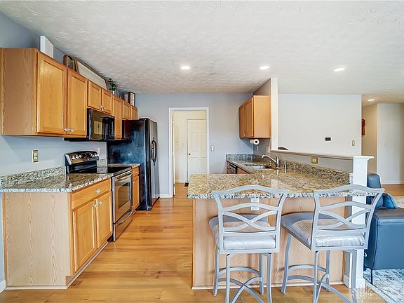 3rd image of 5331 Wood Dale Dr