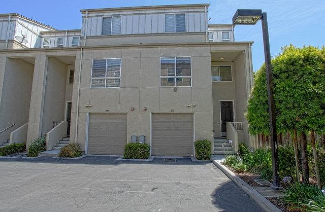 1st image of 216 Peckham Ct