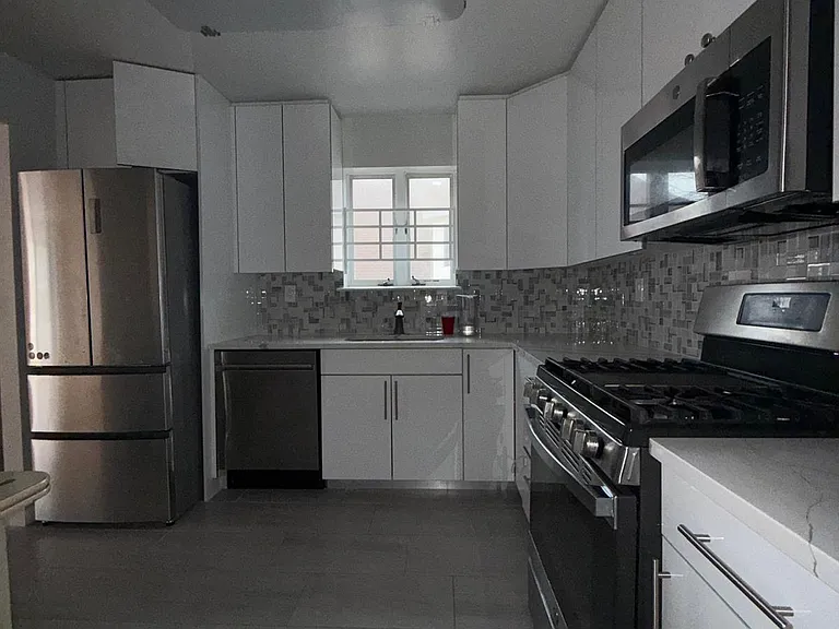 2655 E 21st St #3 — Photo 9