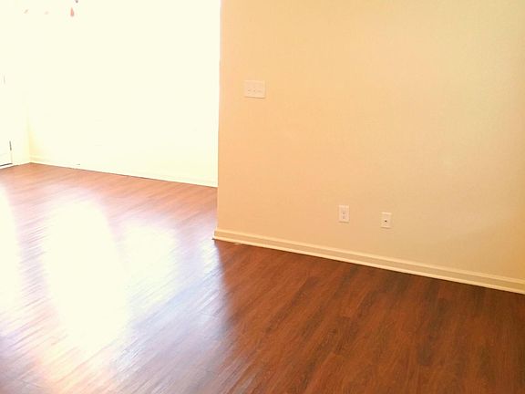 4th image of 372 McConnells Trce APT 101