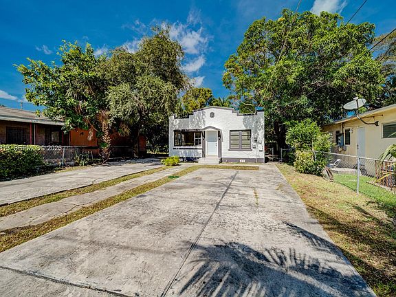 3rd image of 829 NW 56th St