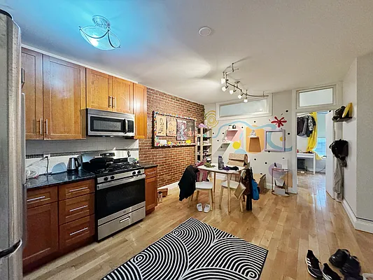 Rented by Pear NYC LLC | media 30