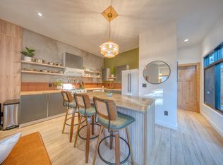 20356 Rae Rd Unit B, Bend, OR 97702