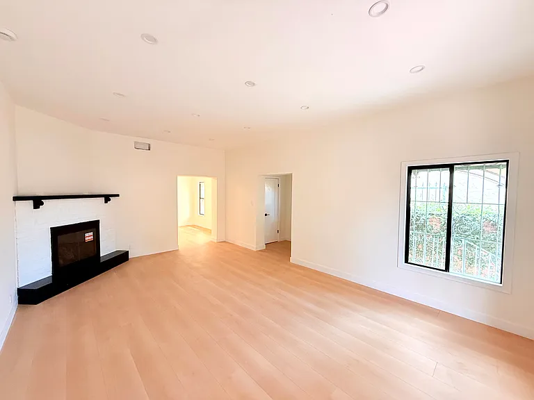 6132 Whitsett Ave #6132 — Photo 3