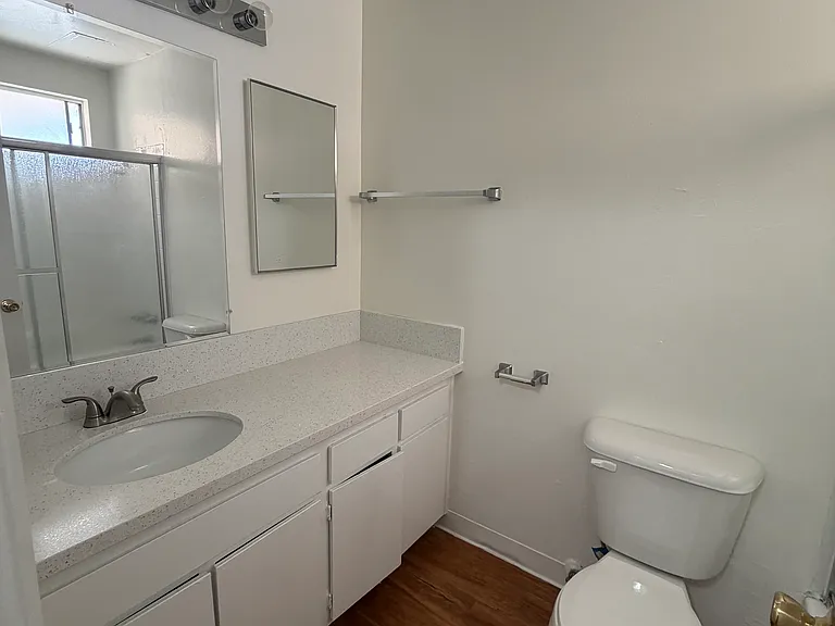 Villa Serena Apts — Photo 18