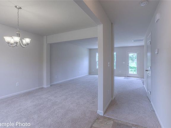 4th image of 373 Begonia Ct