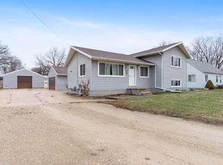 1755 Huntington Rd, Waterloo, IA 50701