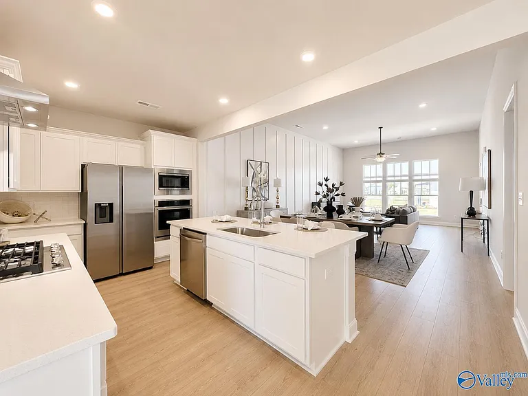 110 Moss Brook Ln — Photo 5