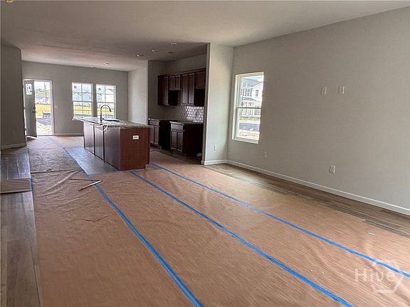 4th image of 119 Daylily Drive