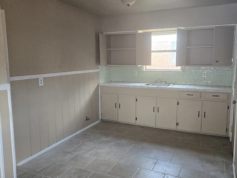 5811 Wipprecht St #21-8 — Photo 5
