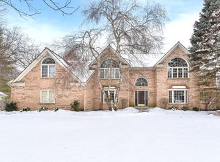 3301 Royal Fox Dr, St Charles, IL 60174