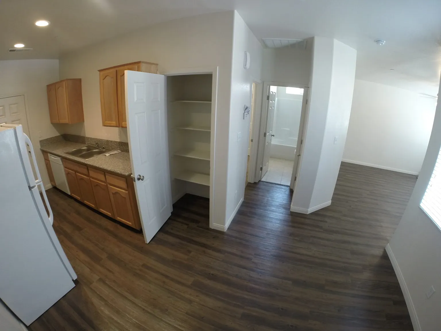 1 bed, 718 sqft, $1,520 — Photo 4