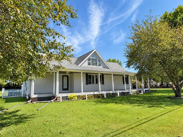 1203 White Pine Ln, Metropolis, IL 62960