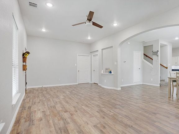 5th image of 721 Maple St