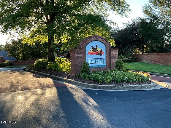 3rd image of 14 Hunters Ridge Rd