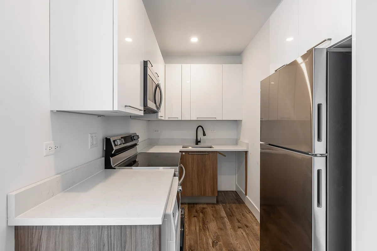 Building Photo - 940 W Carmen Ave #103