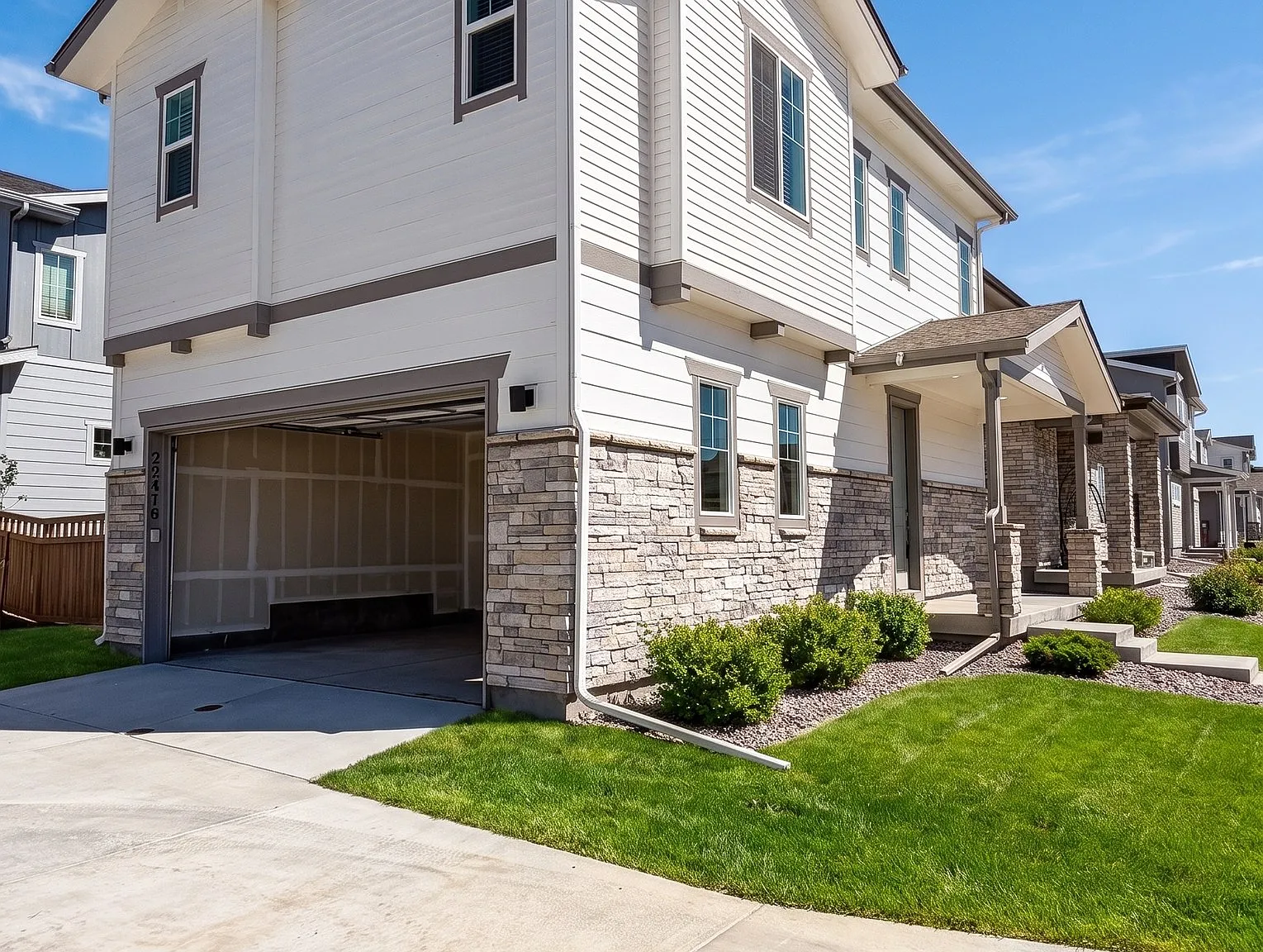 3 bed, 2.5 bath, 1340 sqft, $2,500 — Photo 2