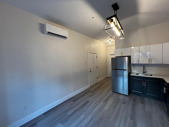 3rd image of 184 Liberty St #1A